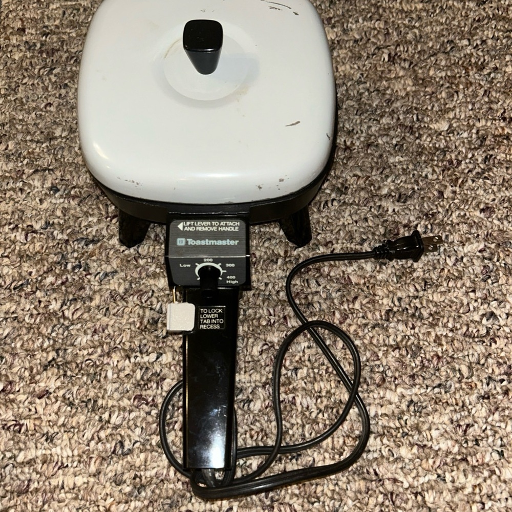 Toastmaster Mini Electric Skillet Vintage W/Lid & Removable Handle *Works*
